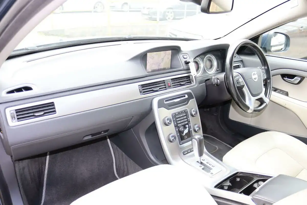 2012-volvo-v70-24td-d5-se-lux-212bhp-geartronic-big-19