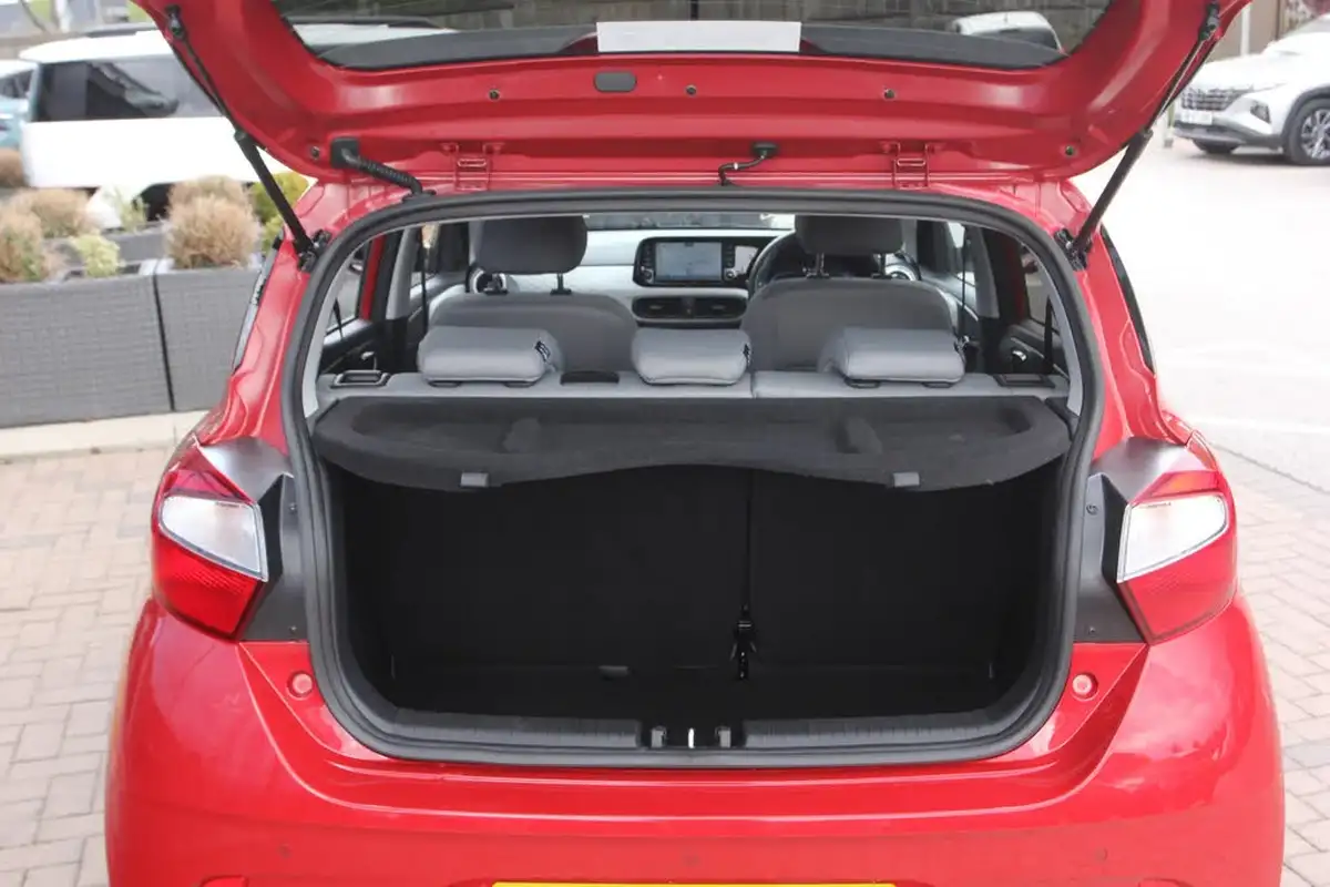 2024-hyundai-i10-10-premium-63ps-auto-big-12