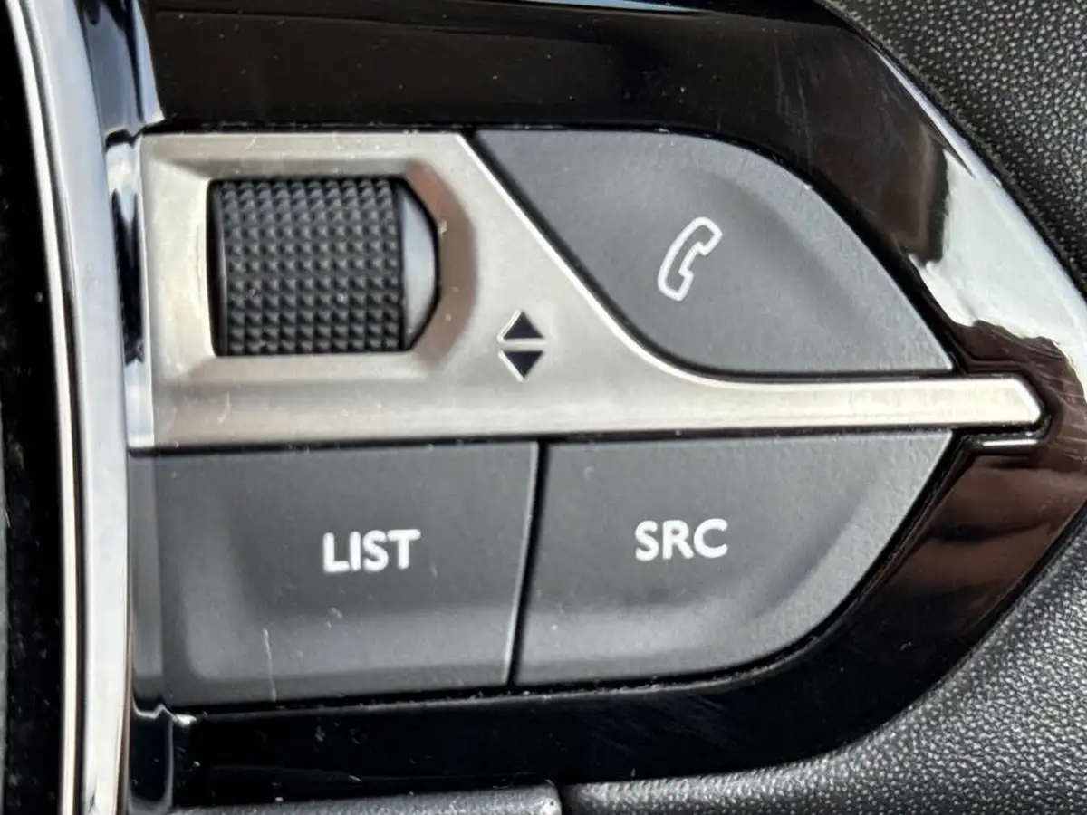 2021-peugeot-208-12-puretech-allure-premium-100bhp-eat8-big-16