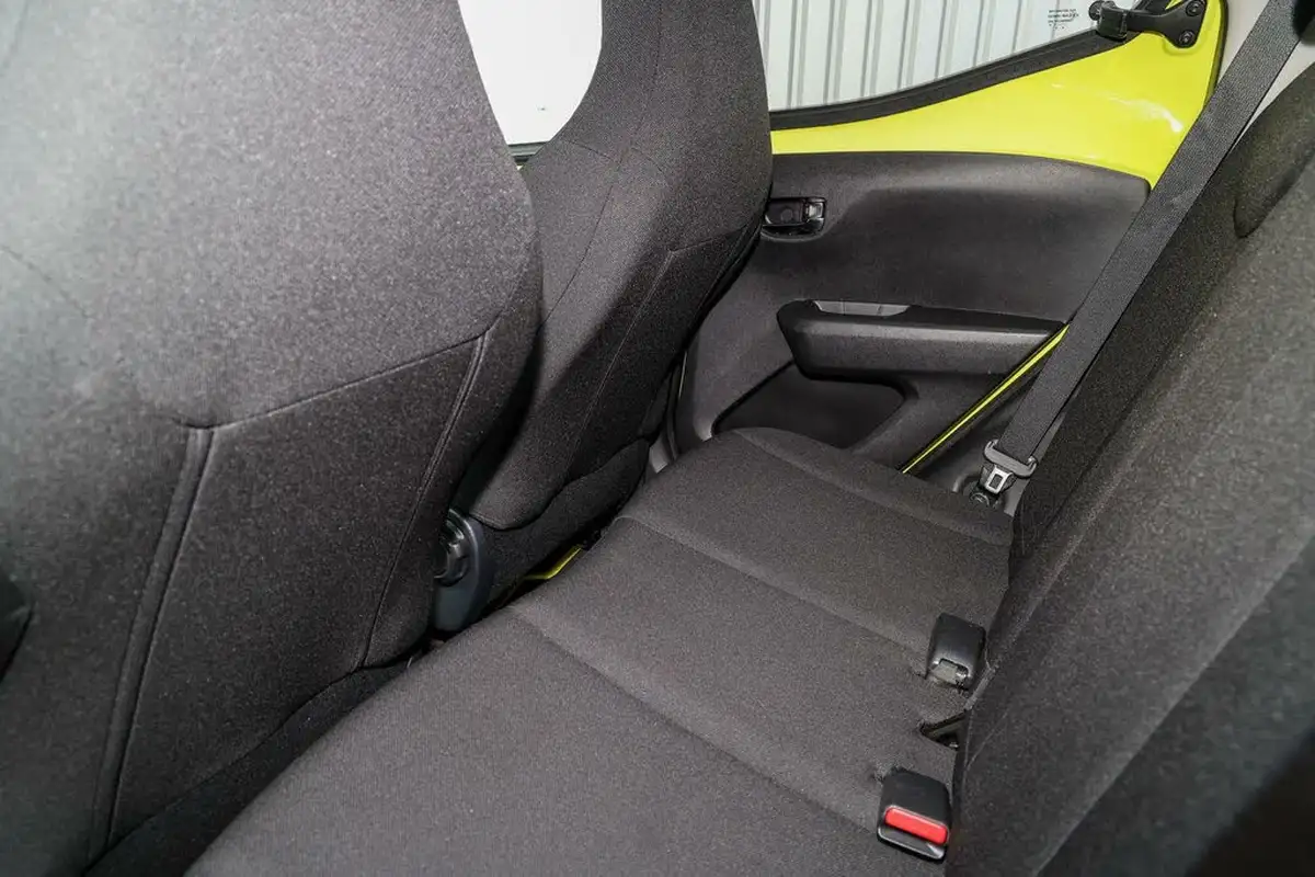 2016-toyota-aygo-10-vvt-i-x-cite-3-bi-tone-yellow-5d-big-11