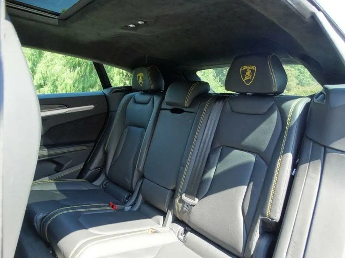 2019-lamborghini-urus-40-no-trim-big-15