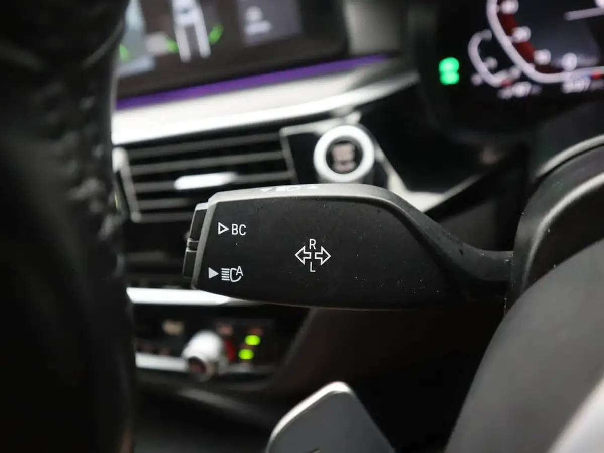 2022-bmw-5-series-20-530e-m-sport-saloon-4d-big-36