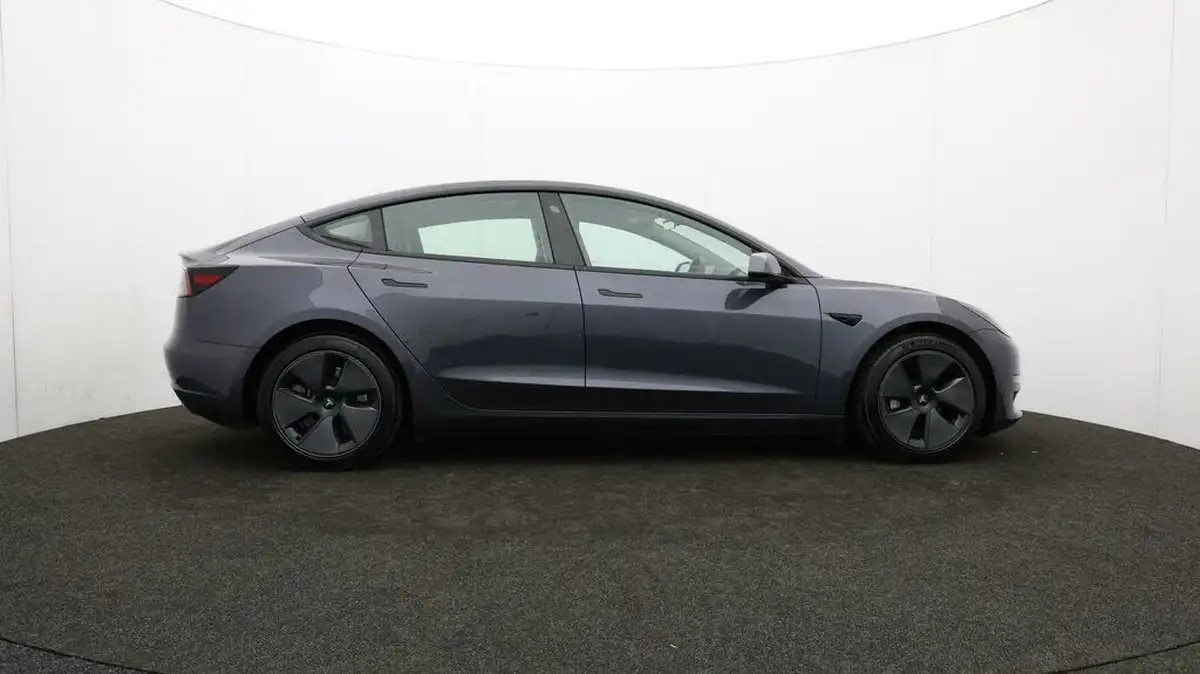 2021-tesla-model-3-e-long-range-awd-big-40