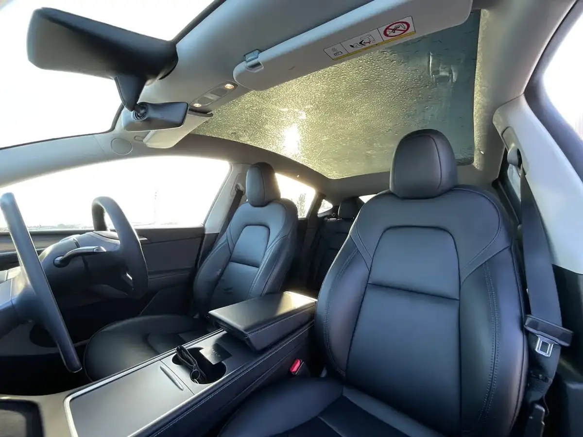 2022-tesla-model-y-e-long-range-big-16