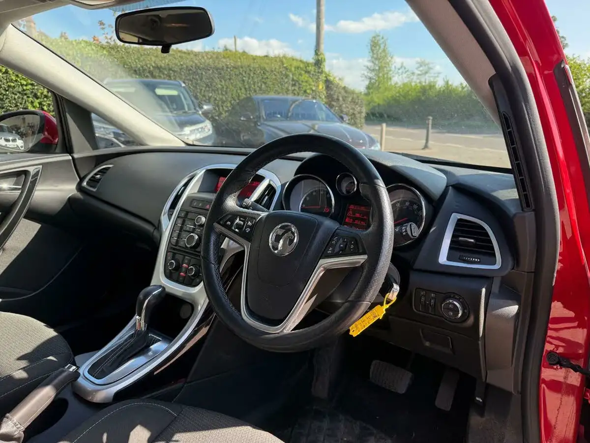 2015-vauxhall-astra-16-sri-115ps-hatchback-auto-big-27
