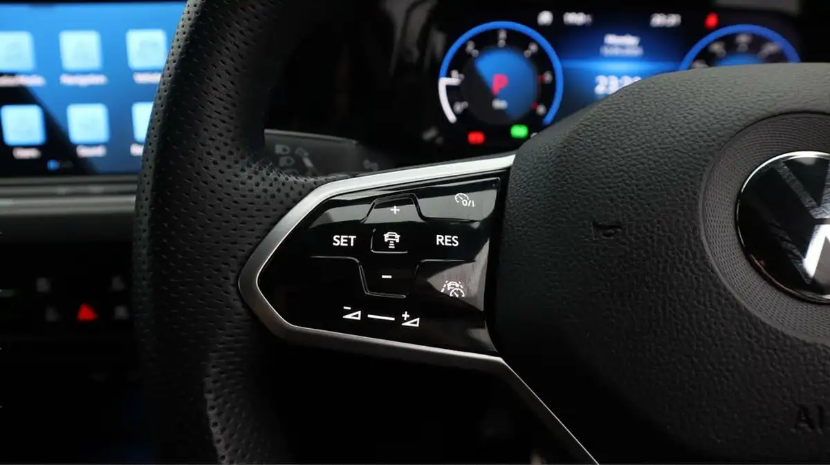 2021-volkswagen-golf-20tdi-gtd-big-26