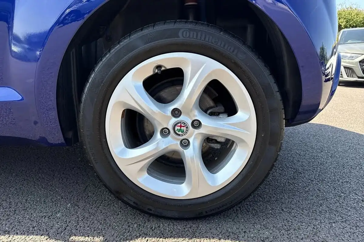 2018-alfa-romeo-mito-09-big-10