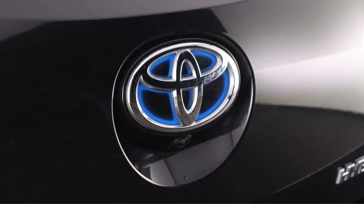 2022-toyota-corolla-18-vvt-i-icon-120bhp-trk-hatchback-5d-big-18