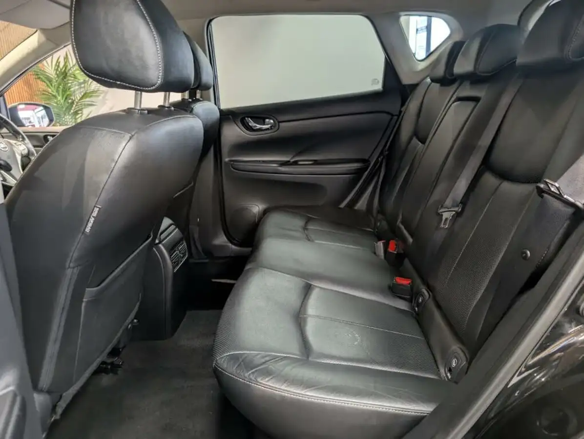 2014-nissan-pulsar-15dci-tekna-big-38
