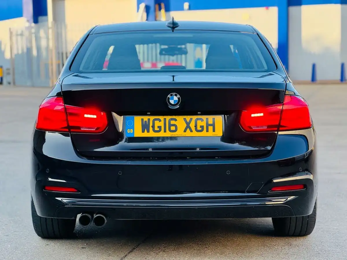 2016-bmw-3-series-20-320i-sport-saloon-4d-auto-big-42