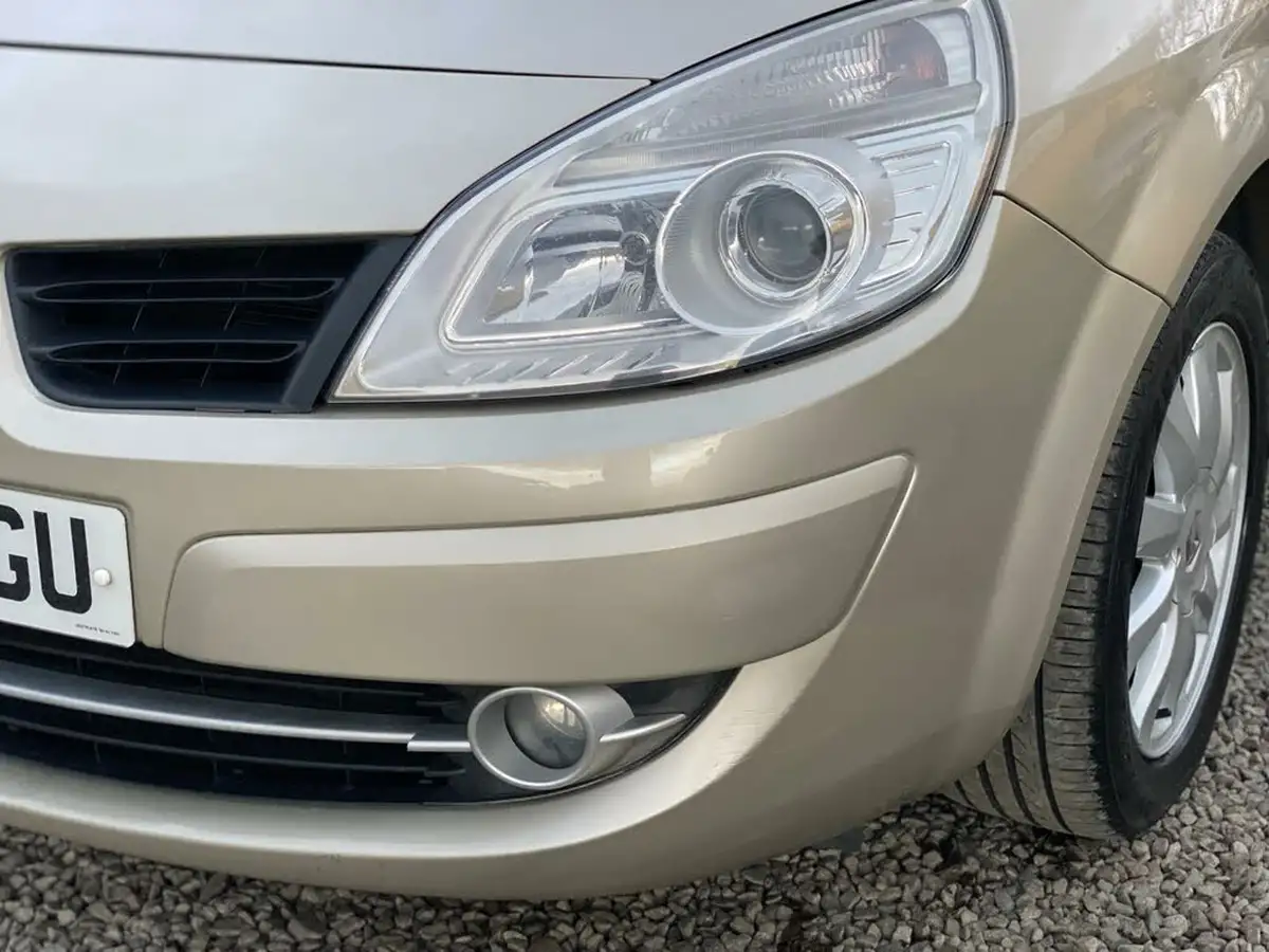 2008-renault-scenic-16-dynamique-big-18