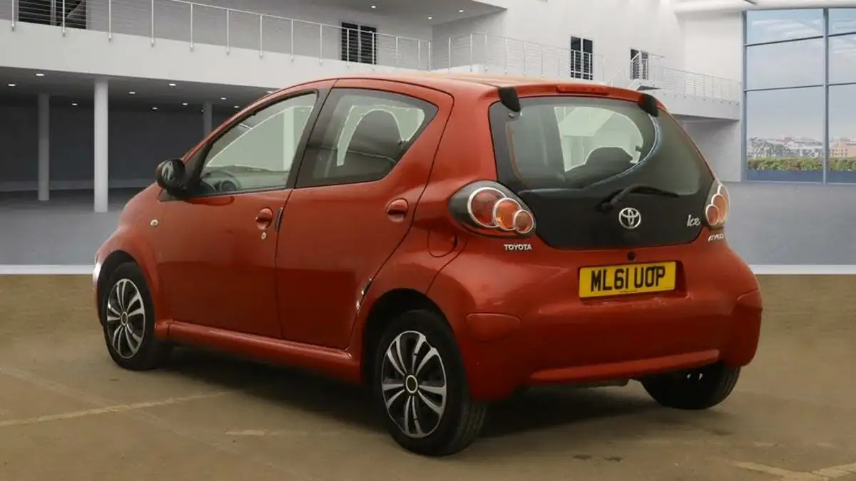2011-toyota-aygo-10-aygo-ice-5d-multimode-big-6