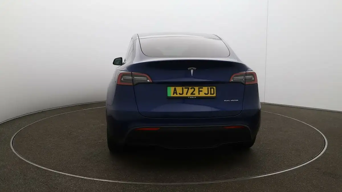 2022-tesla-model-y-e-long-range-big-59