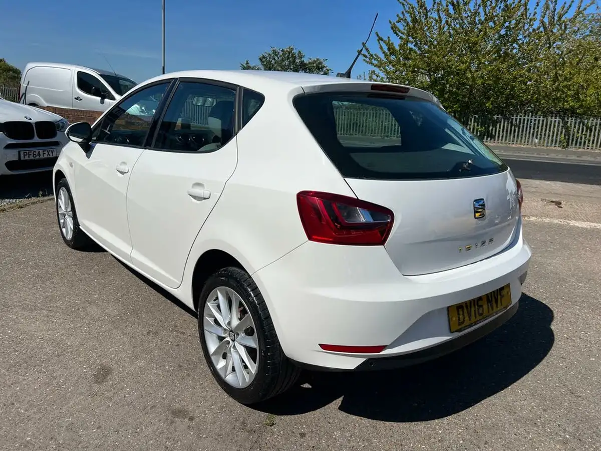 2016-seat-ibiza-10-vista-hatchback-5d-big-2