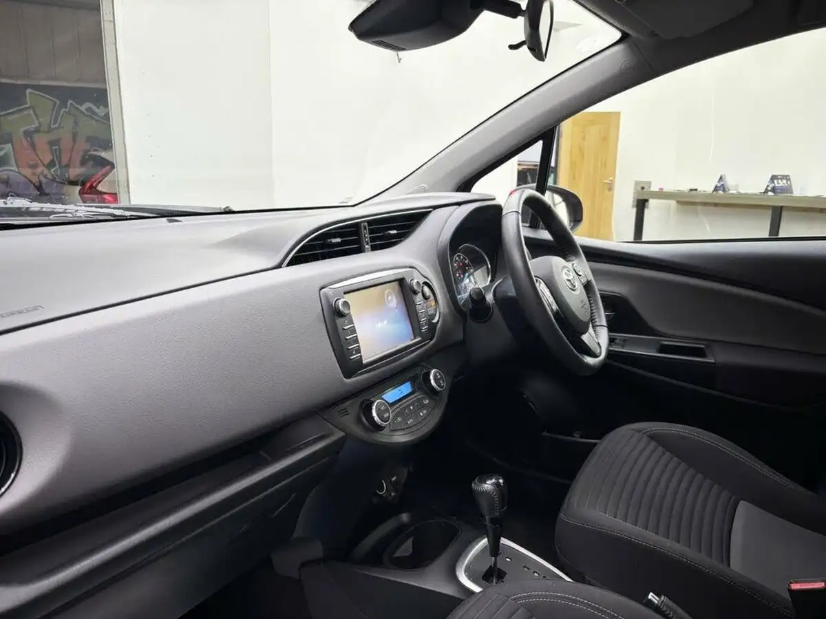 2019-toyota-yaris-15-vvt-i-icon-hybrid-big-14