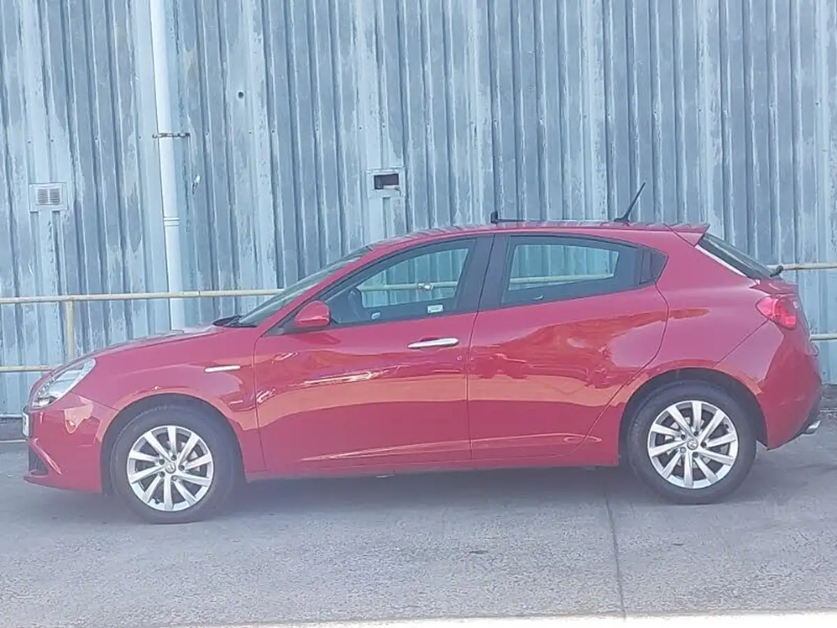 2017-alfa-romeo-giulietta-16jtdm-2-giulietta-big-3