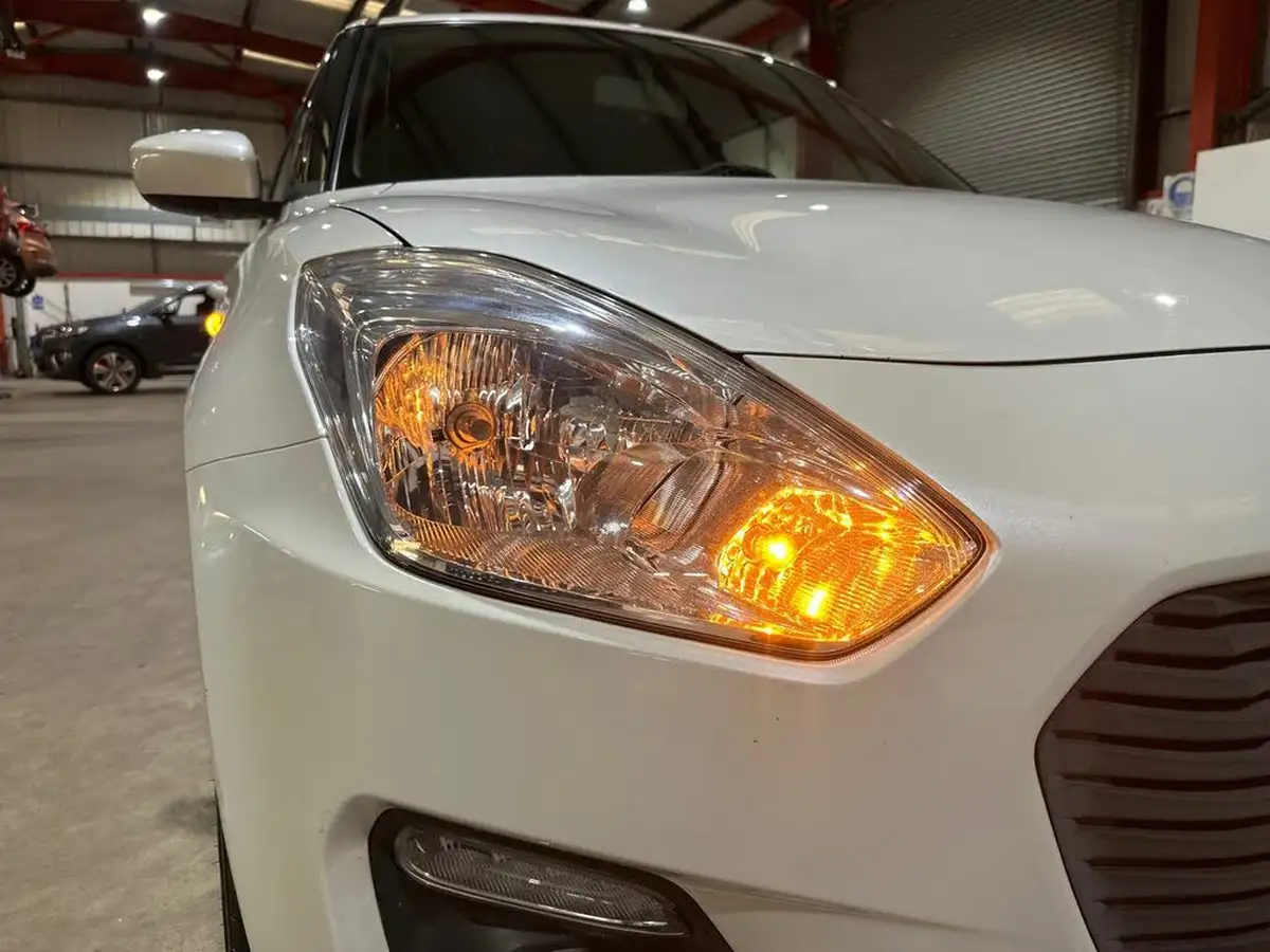 2018-suzuki-swift-10-boosterjet-sz-t-111ps-big-38