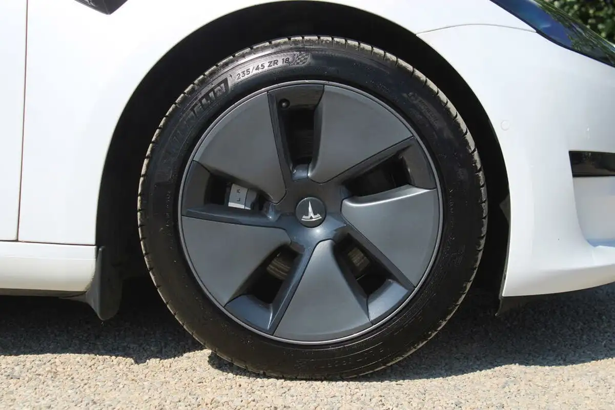 2021-tesla-model-3-e-standard-plus-big-15