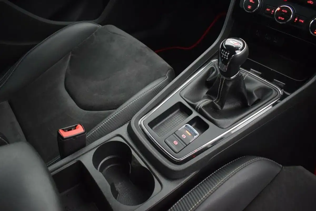 2018-seat-leon-20-tsi-cupra-300-sportcoupe-3d-big-15
