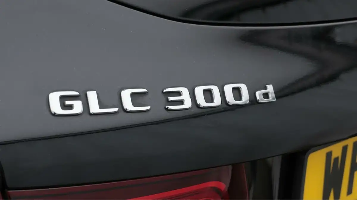 2020-mercedes-benz-glc-class-20d-glc300d-amg-line-premium-station-wagon-5d-big-20