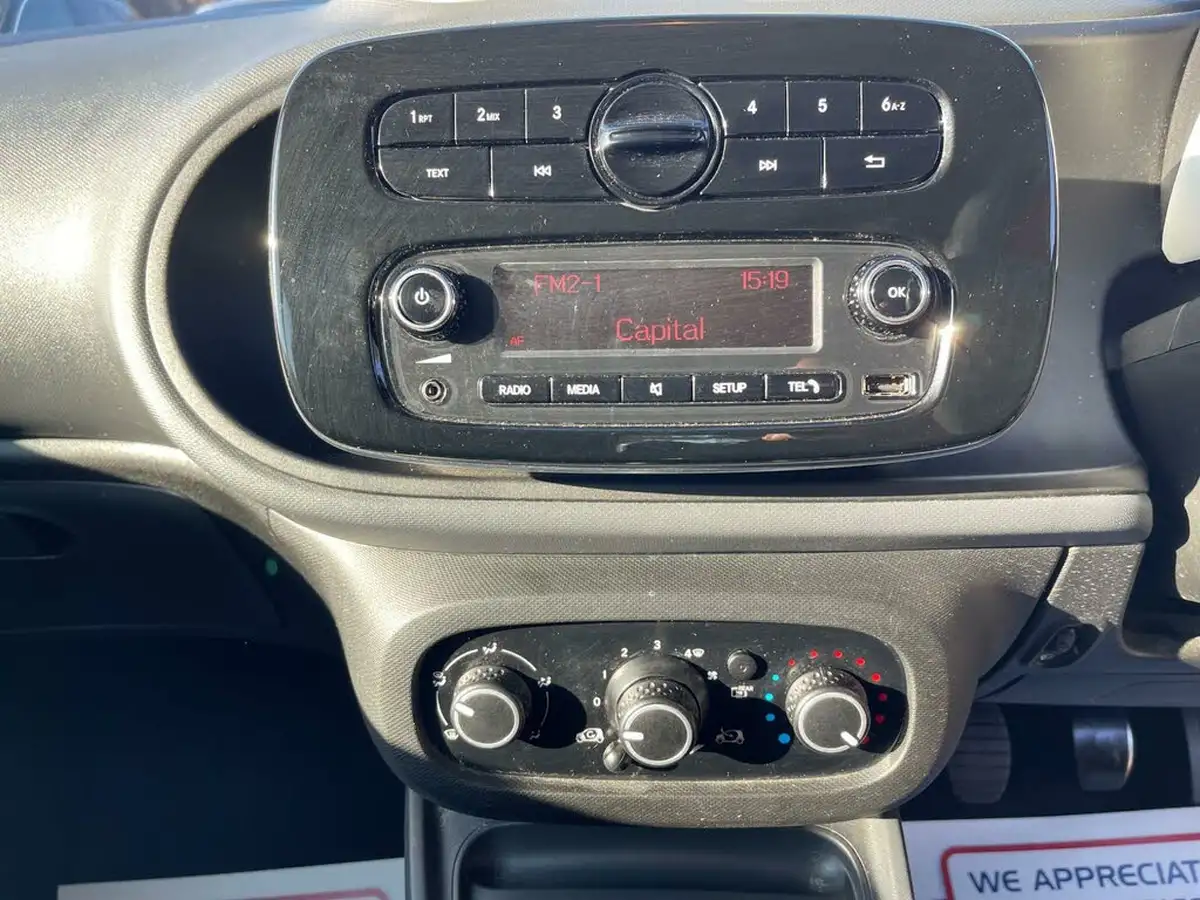 2018-smart-fortwo-10-pure-70bhp-big-13