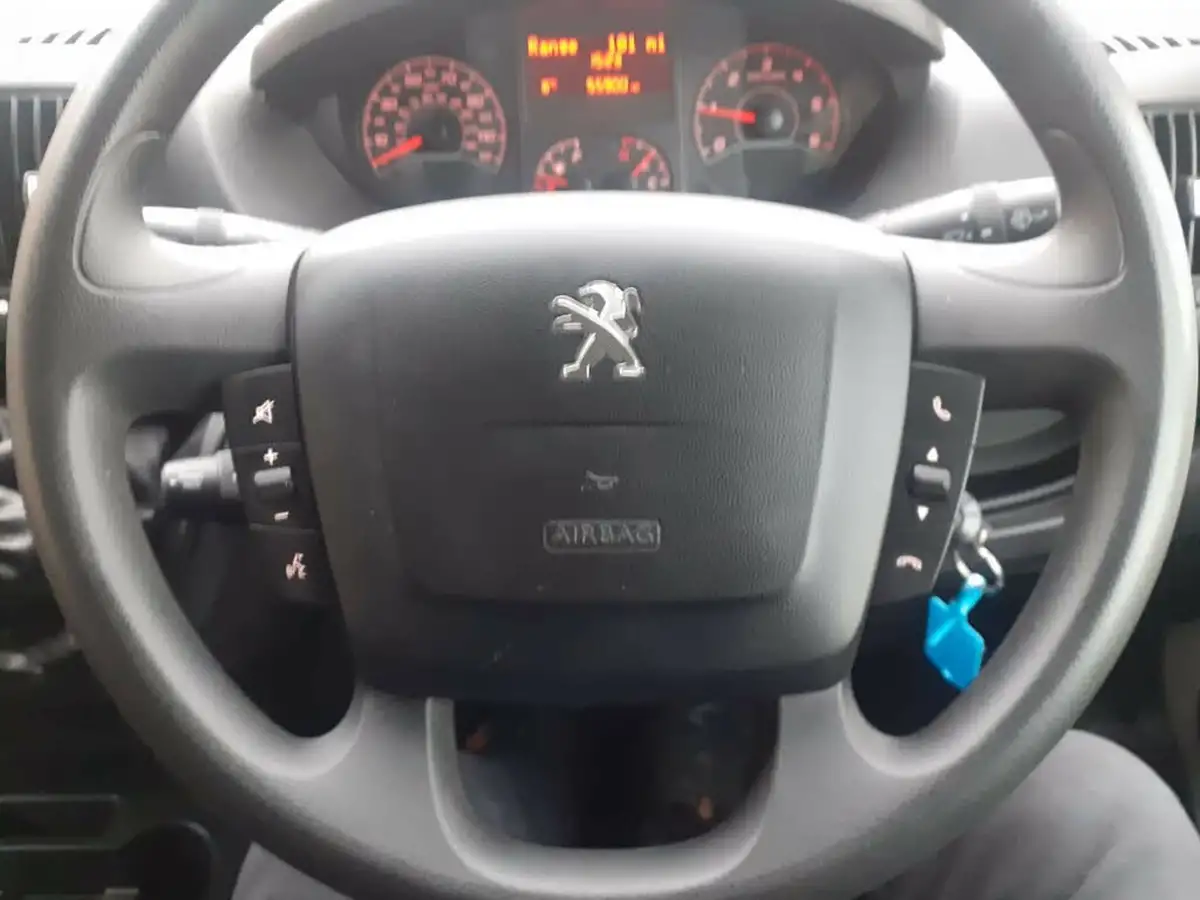 2022-peugeot-boxer-22-bluehdi-professional-premium-335-l3h2-panel-big-13