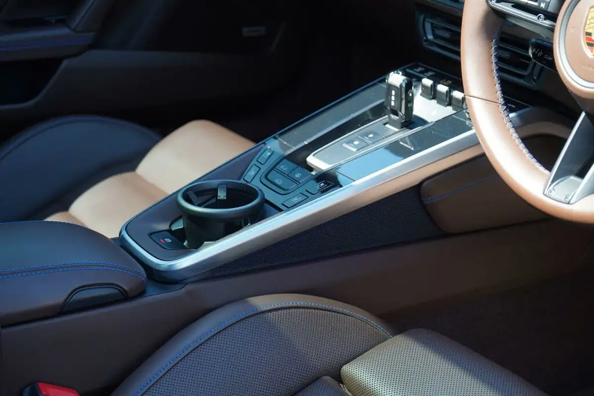 2020-porsche-911-38-turbo-s-coupe-big-16