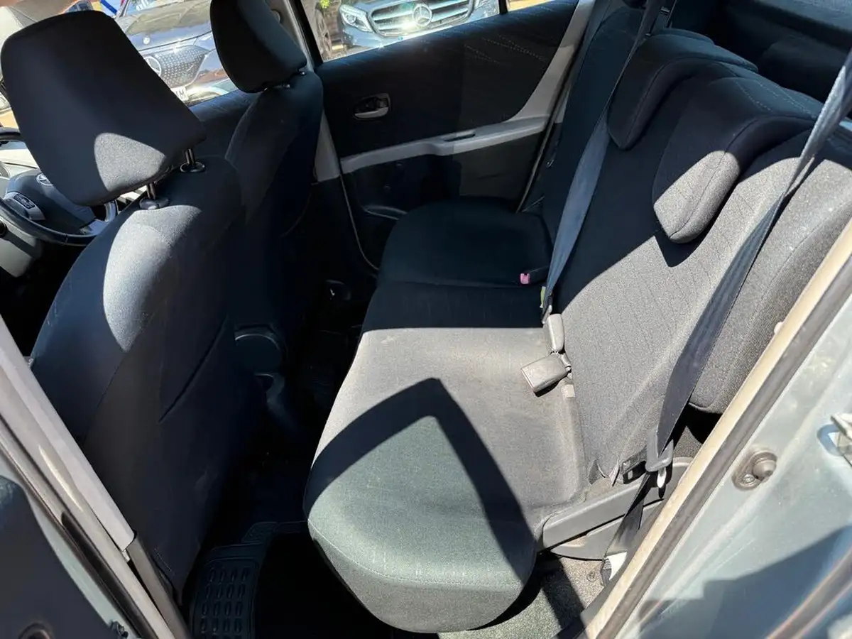 2007-toyota-yaris-13-tr-5d-big-29