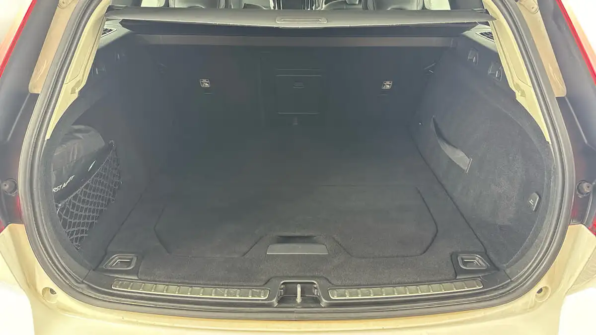 2020-volvo-v60-20-t4-momentum-plus-big-14
