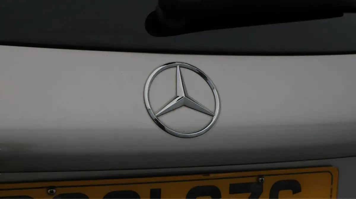2021-mercedes-benz-glc-class-20d-glc220d-amg-line-station-wagon-5d-1950cc-4matic-plus-big-21
