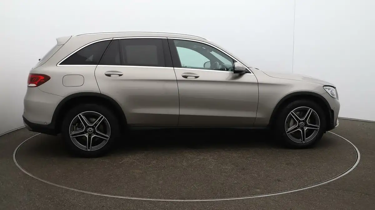 2021-mercedes-benz-glc-class-20d-glc220d-amg-line-station-wagon-5d-1950cc-4matic-plus-big-49