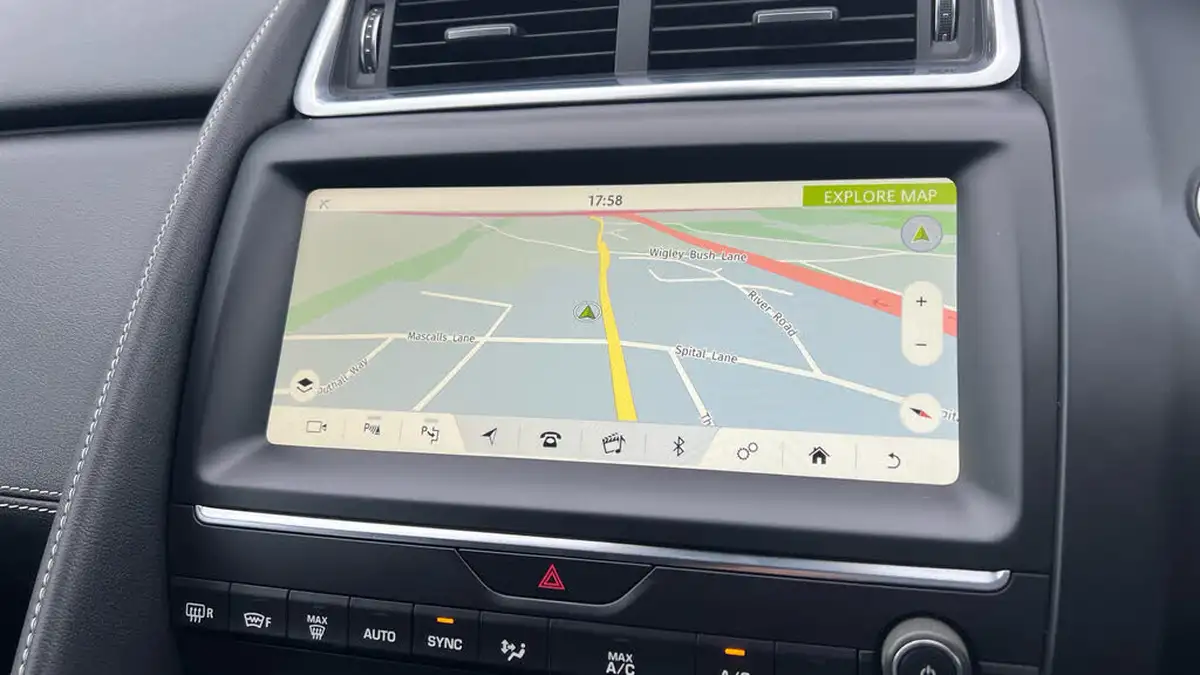 2019-jaguar-e-pace-20-i4d-r-dynamic-se-180ps-awd-auto-big-10
