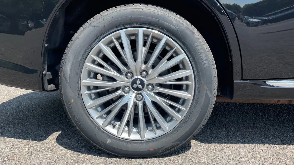 2021-mitsubishi-outlander-24-exceed-phev-big-18