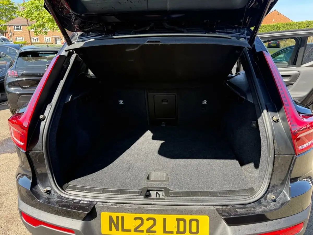 2022-volvo-xc40-20-b4-r-design-awd-big-17