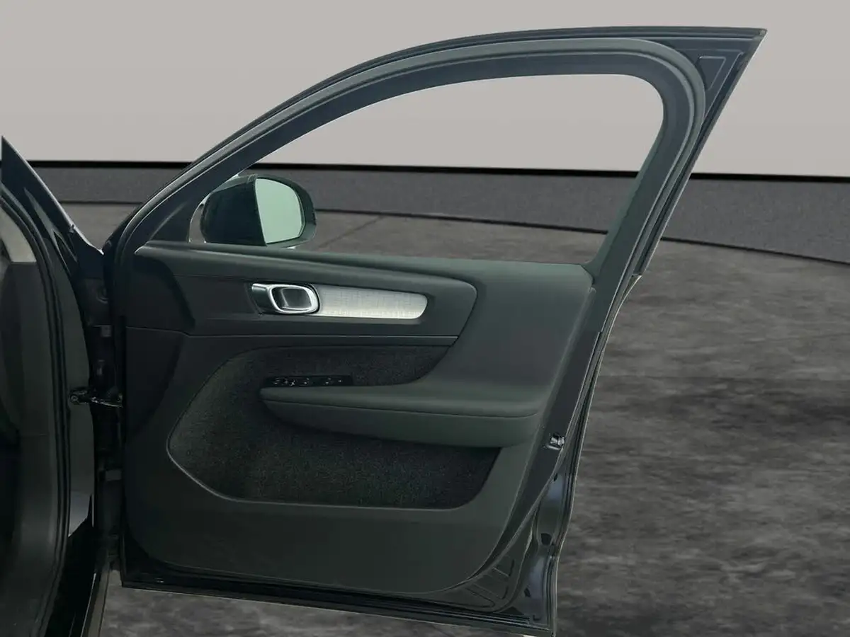2022-volvo-xc40-15-t3-momentum-big-18