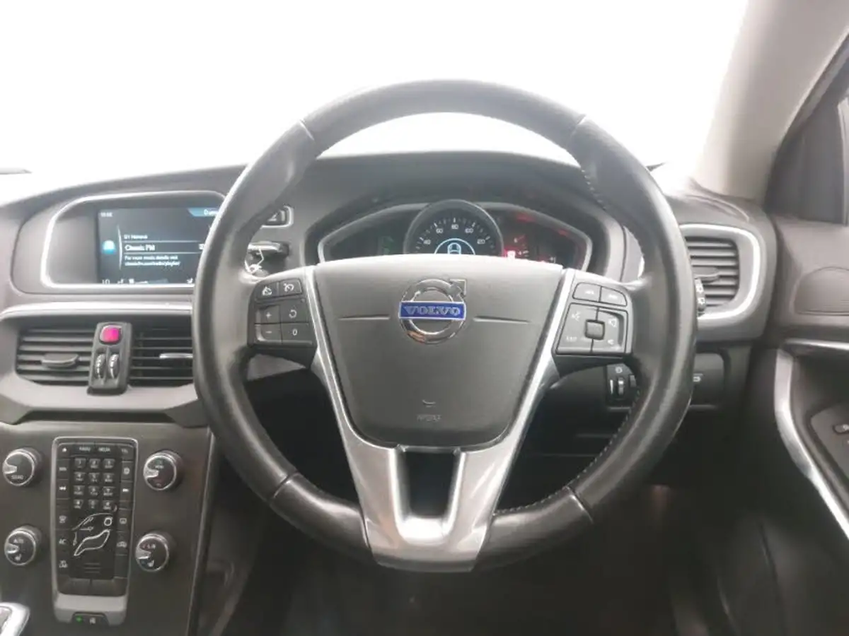 2016-volvo-v40-20td-d4-se-lux-big-6