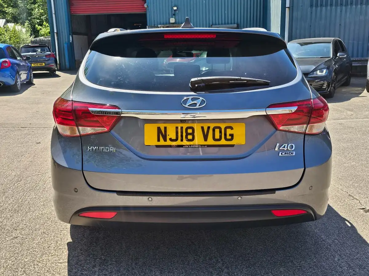 2018-hyundai-i40-17crdi-se-nav-business-141ps-tourer-5d-big-3