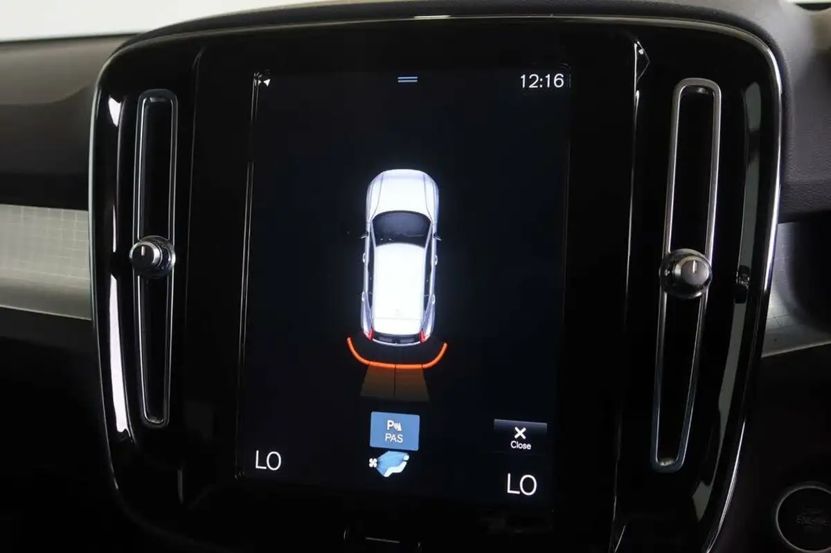 2021-volvo-xc40-15-t3-momentum-161bhp-big-15