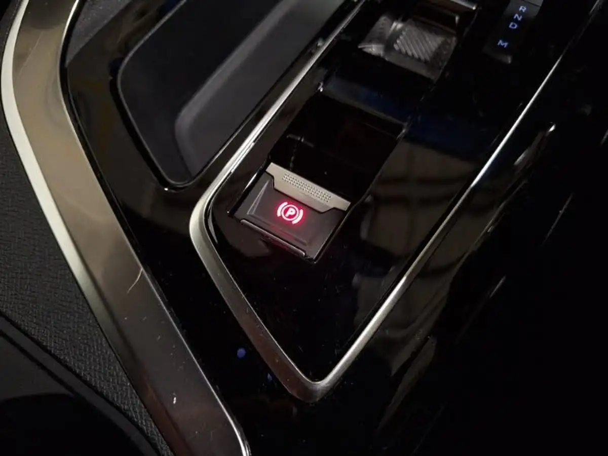2024-peugeot-5008-suv-12-allure-134bhp-big-13