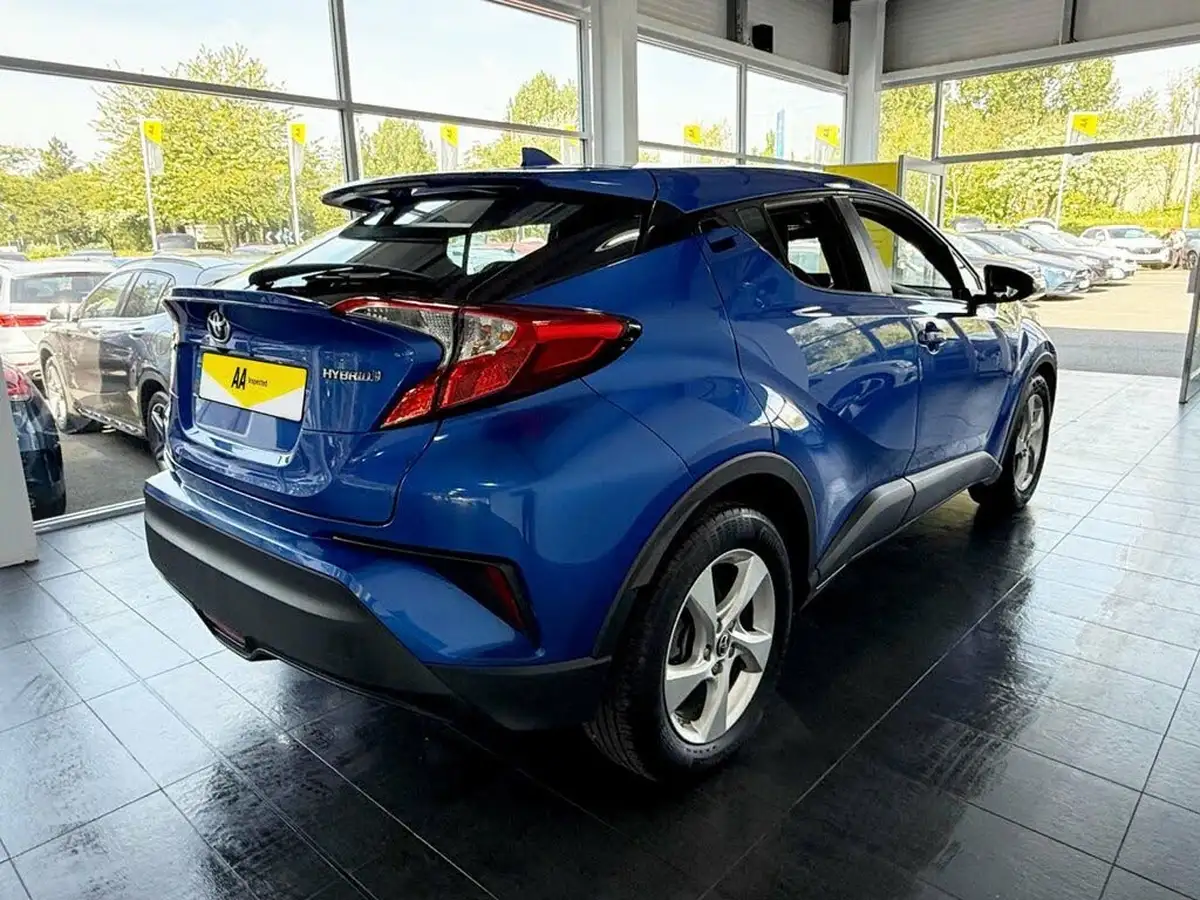 2017-toyota-c-hr-18-vvt-i-icon-big-11