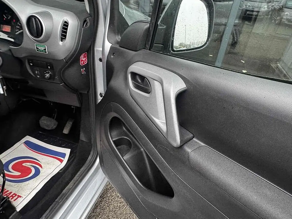 2017-peugeot-partner-big-29
