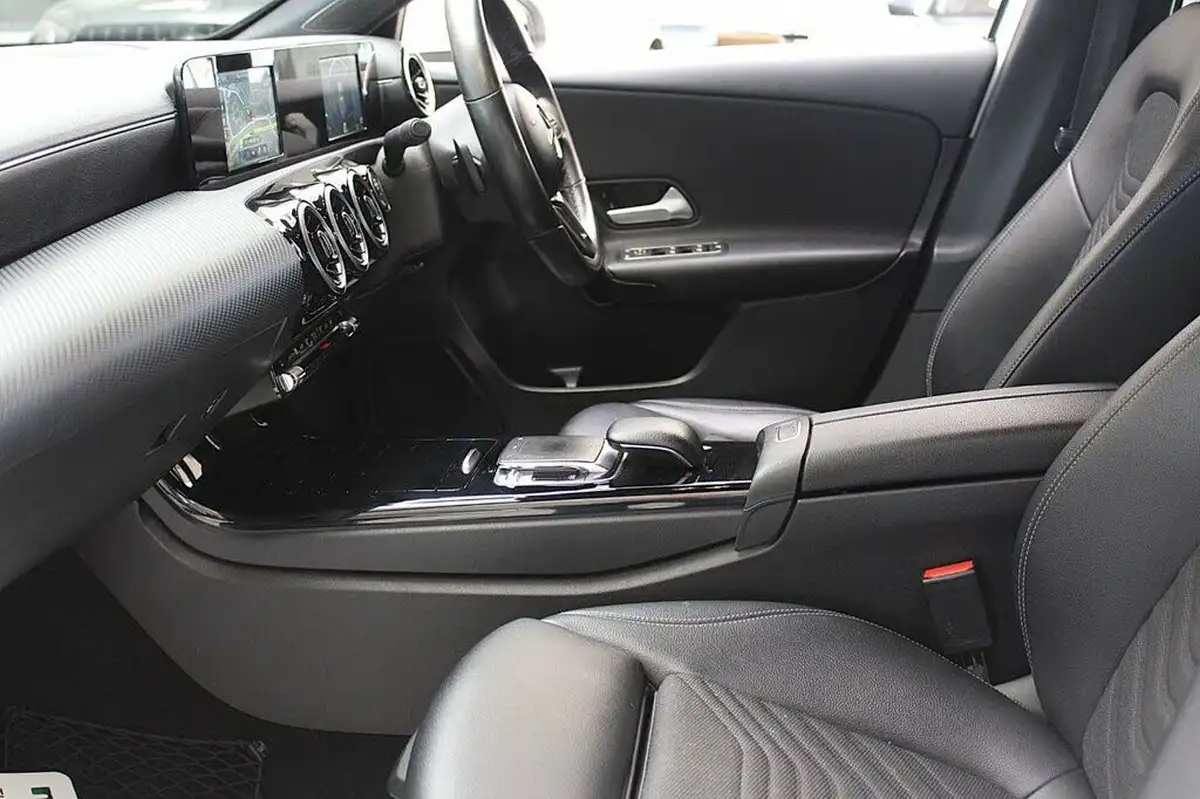 2018-mercedes-benz-a-class-15d-a180d-se-116ps-ss-7g-dct-big-21