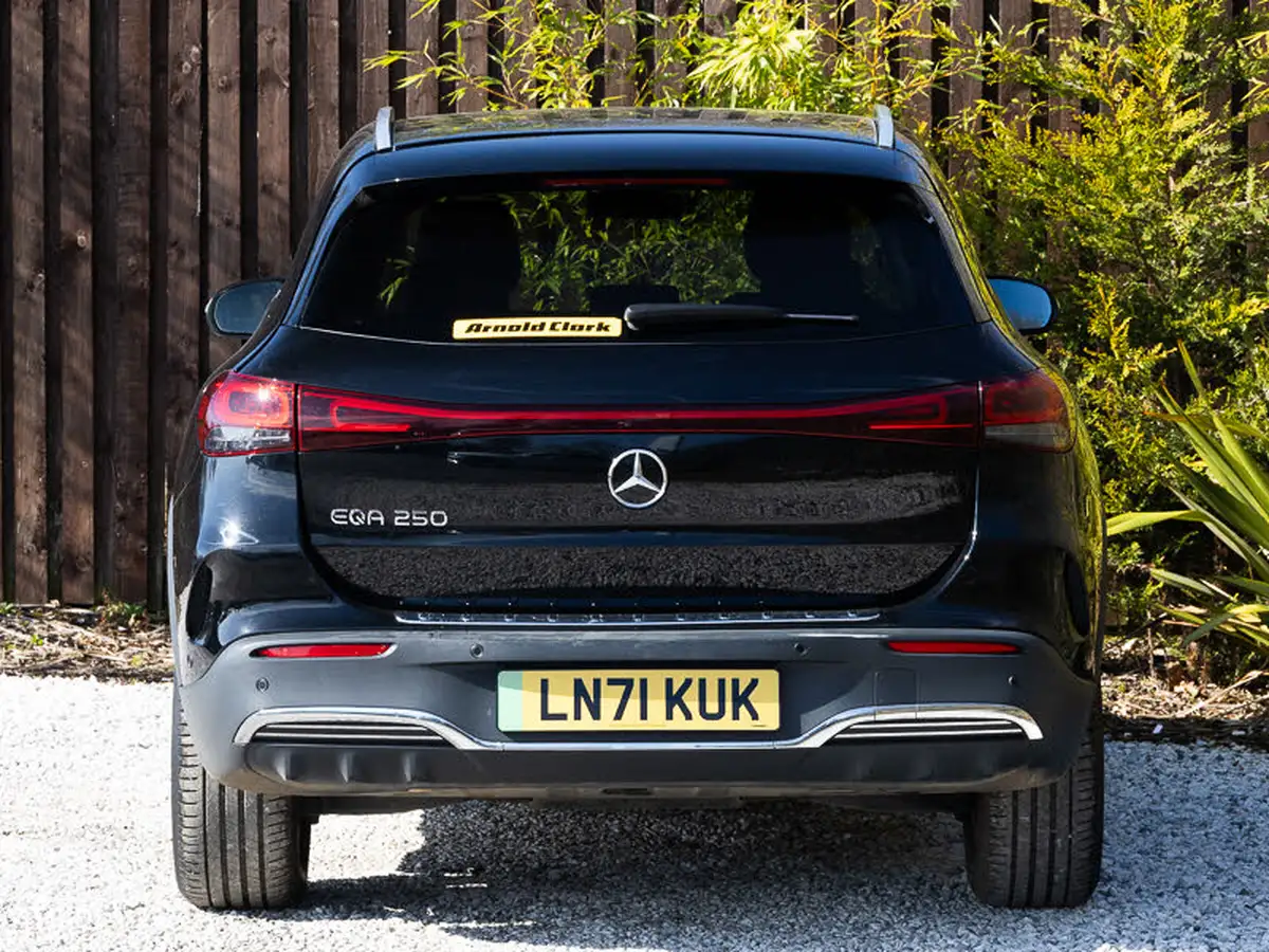 2021-mercedes-benz-eqa-e-eqa-250-amg-line-big-18