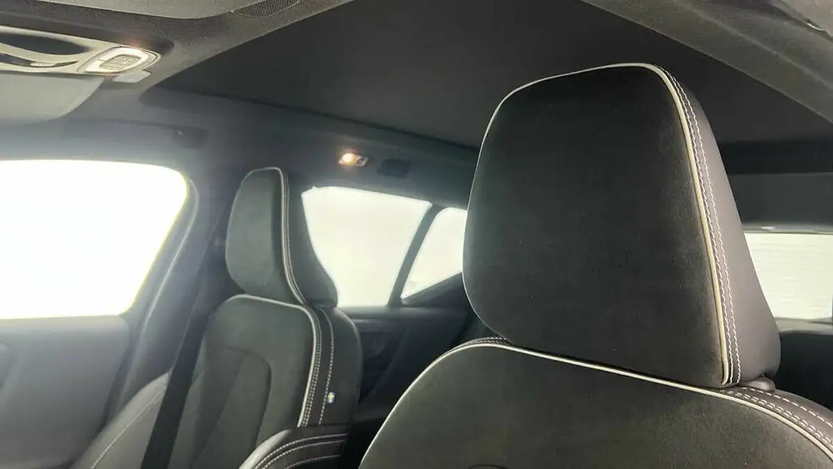 2022-volvo-xc40-15-t3-r-design-big-10