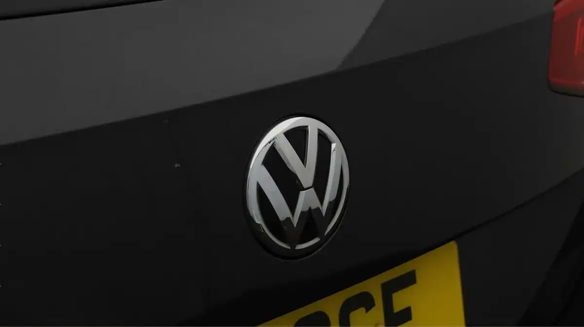 2018-volkswagen-passat-20tdi-r-line-150ps-ss-estate-5d-dsg-big-19