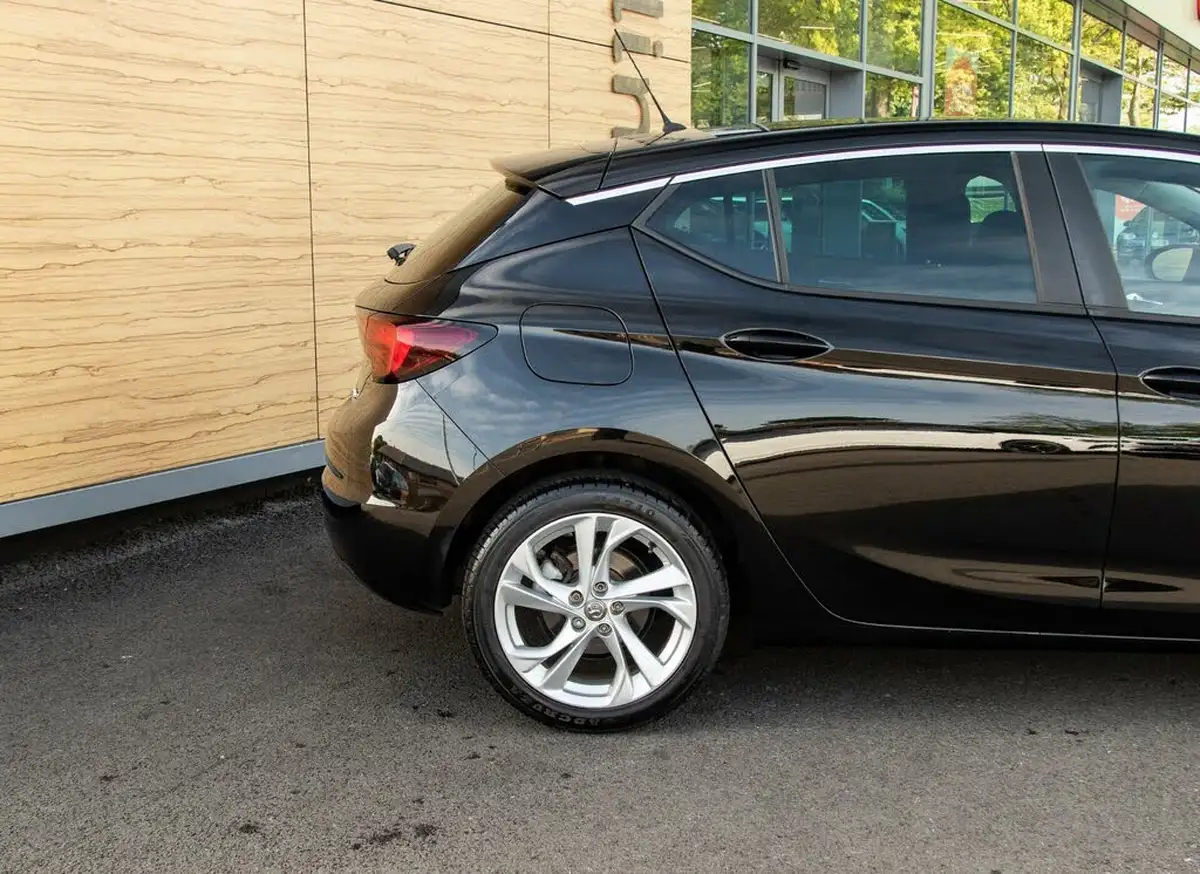2017-vauxhall-astra-10i-turbo-design-ssecotec-hatchback-big-7