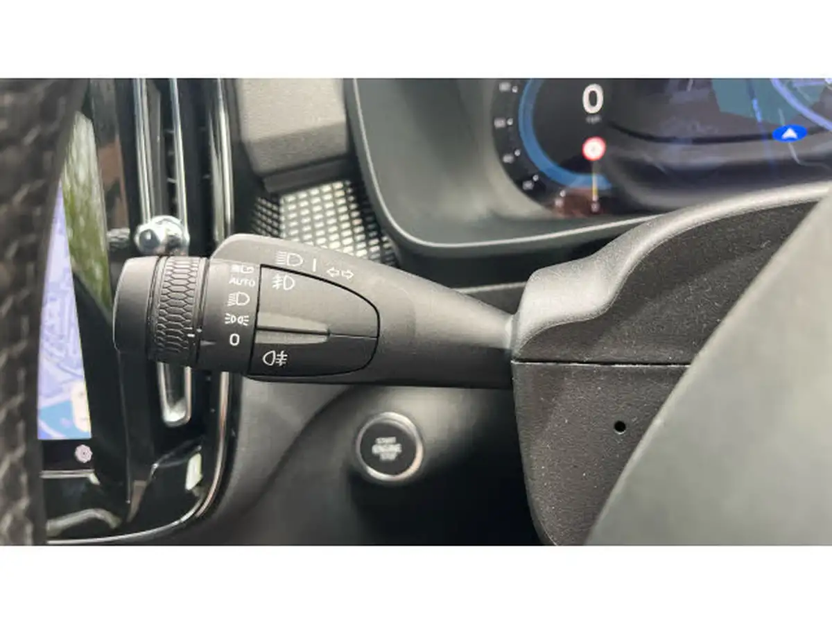 2024-volvo-xc40-20-b3-plus-big-23
