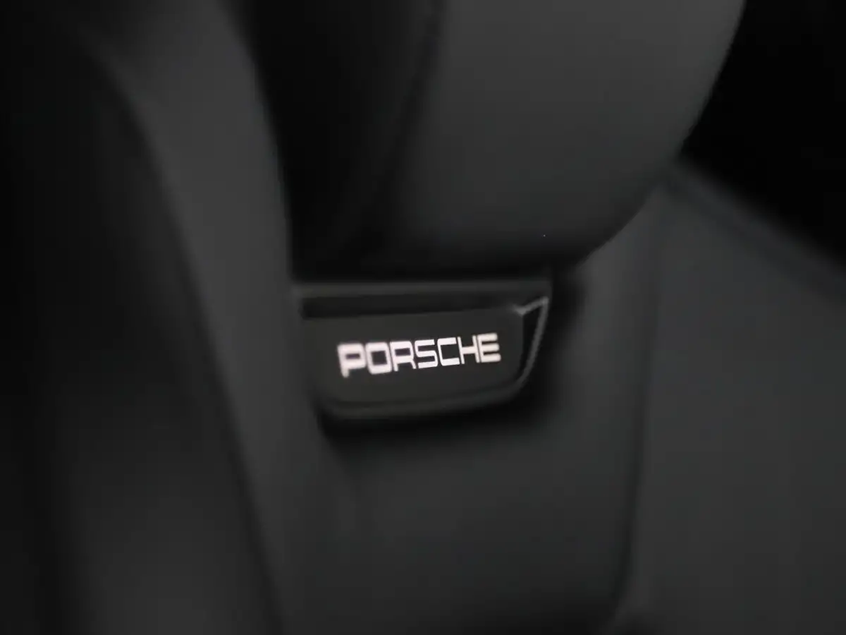 2025-porsche-macan-e-electric-big-14