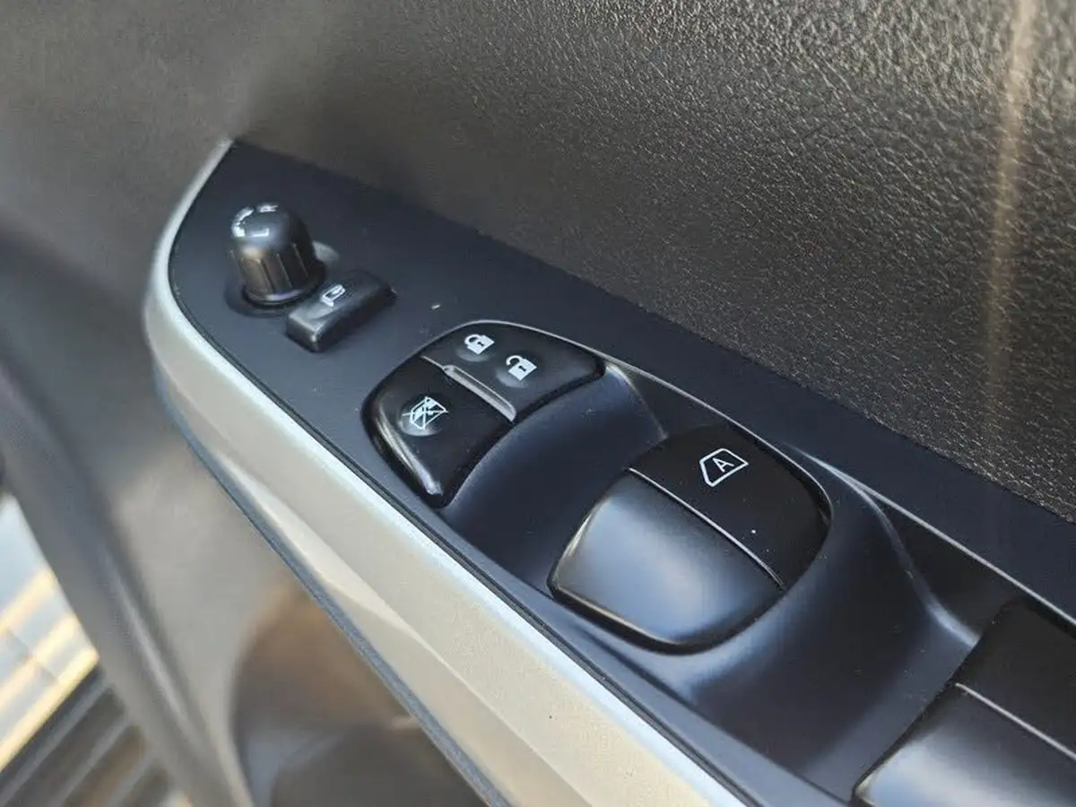 2019-nissan-navara-23dci-n-guard-auto-big-6