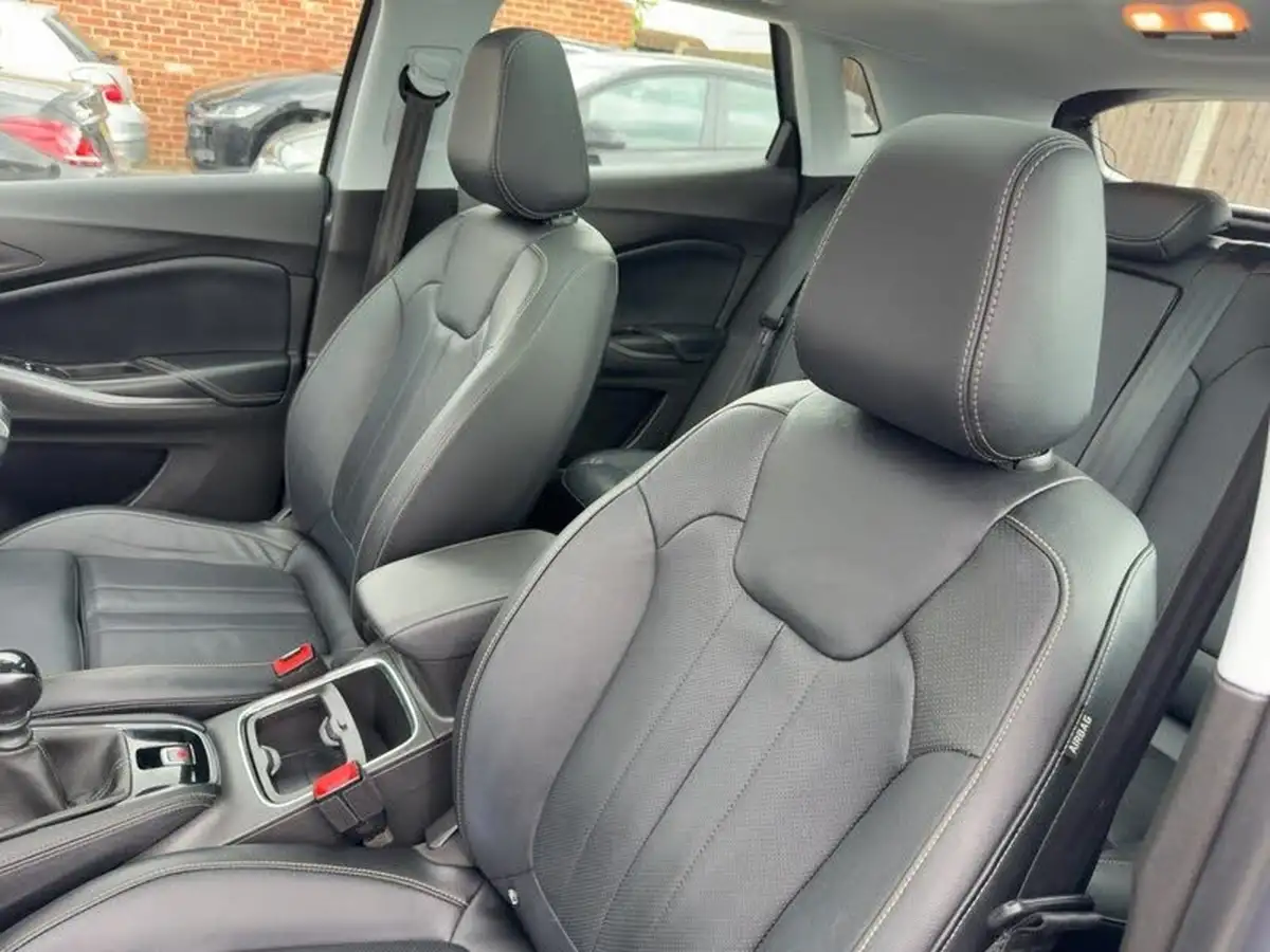 2020-vauxhall-grandland-x-12-elite-nav-big-32